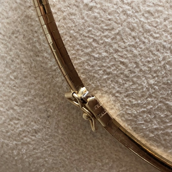 GOLD OMEGA NECKLACE - Picture 8 of 13